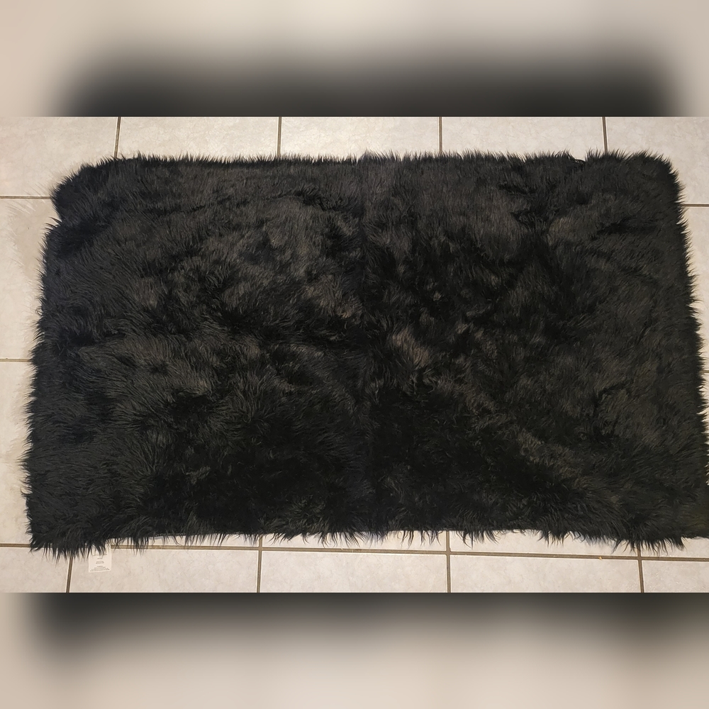 Accent Rug - Picture 3 of 4